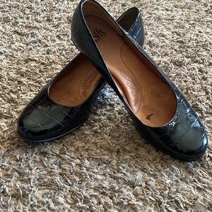Sofft Patent Leather Croc Embossed Pumps Sz 8